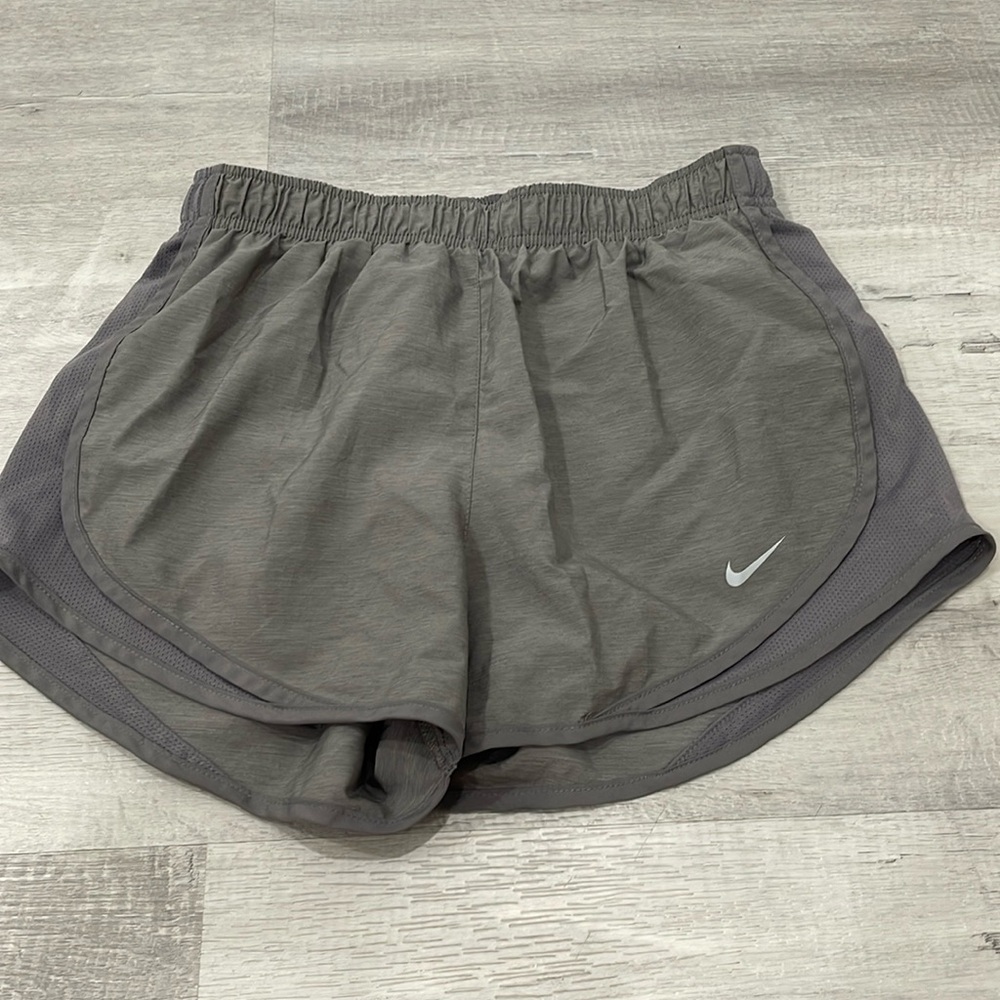 SMALL NIKE TEMPO DRI-FIT SHORTS